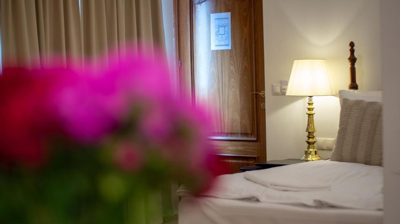 Opera16 Guestrooms Budapeste Exterior foto